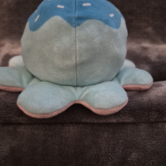 TeeTurtle reversible Octopus Plush--Happy/Pink, Sad/Blue - Picture 3 of 6